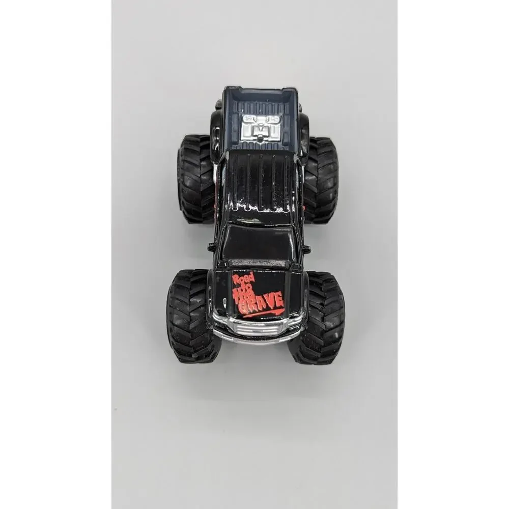 Maisto Diecast 4x4 Monster Trucks Black Road to the Grave & Red Dirt Demons 1/64